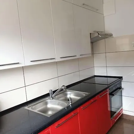 아파트 U Oli I Laury